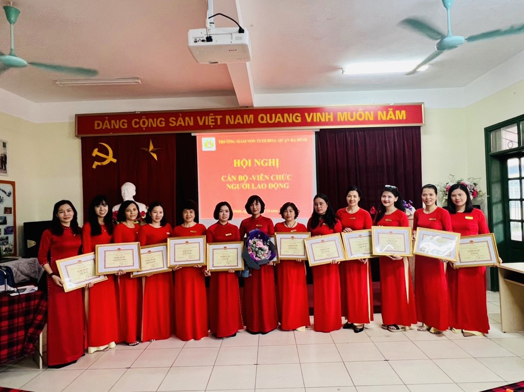 Trường mầm non Tuổi Hoa tổ chức Hội nghị Cán bộ, viên chức và người lao động năm học 2022 - 2023