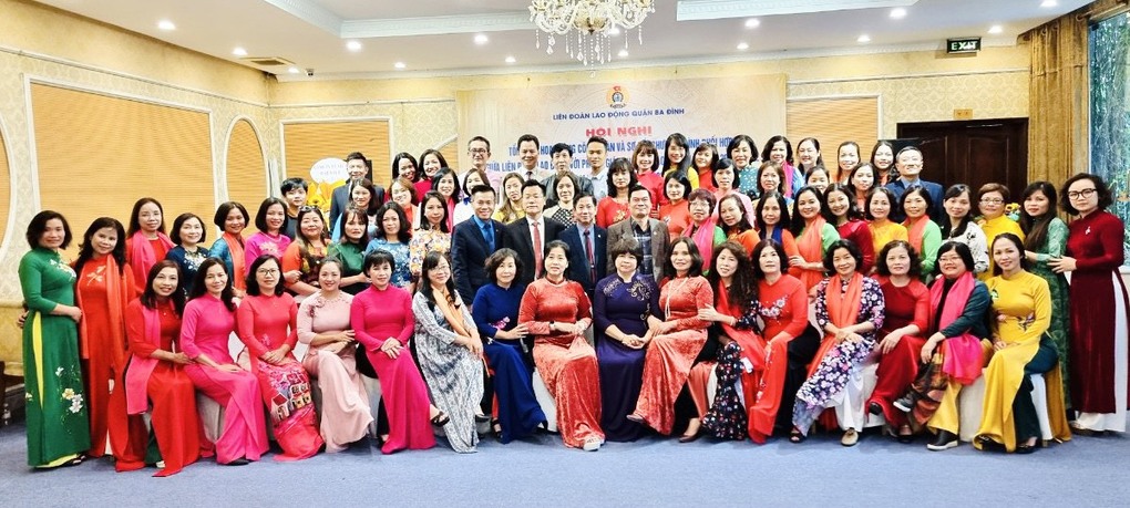 Trường Mầm non Tuổi Hoa tham gia dự Hội nghị tổng kết hoạt động công đoàn và sơ kết chương trình phối hợp công tác giữa LĐLĐ với phòng Giáo dục Đào tạo quận Ba Đình
