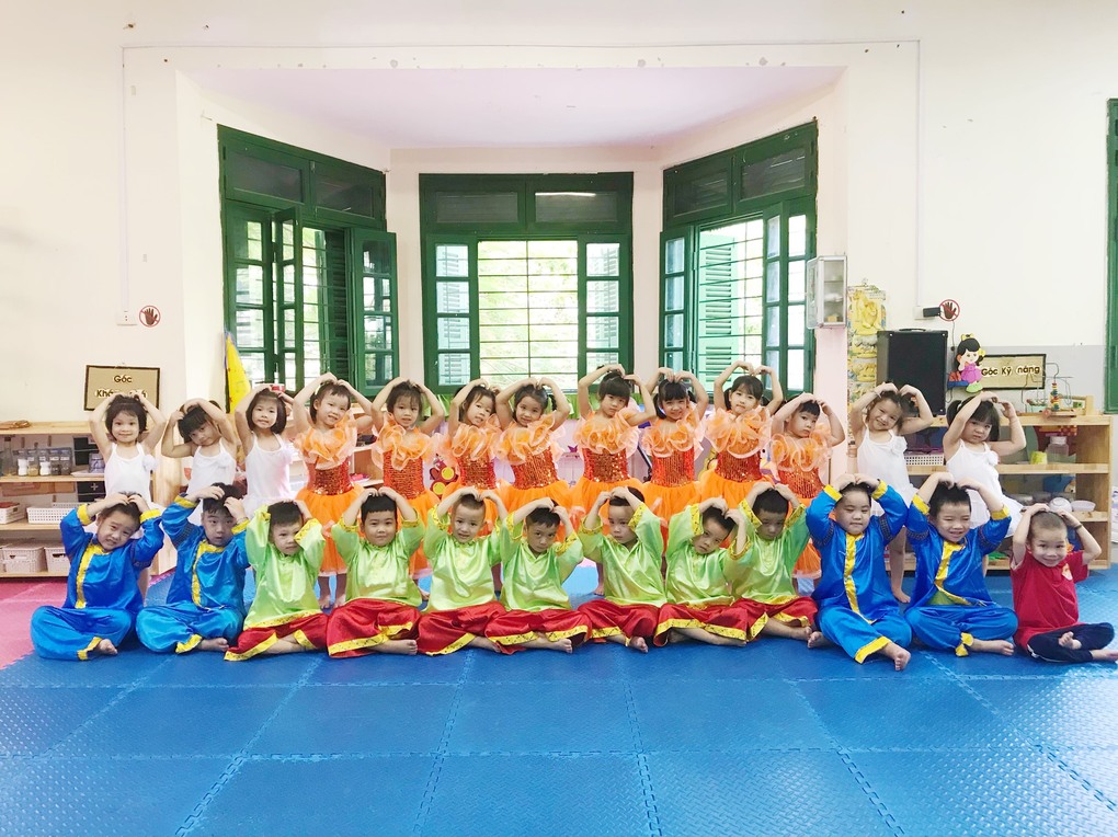 Chúc mừng ngày nhà giáo  Việt Nam 20/11 của các bé lớp Mẫu giáo Nhỡ B3!