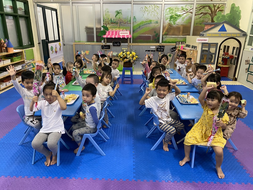 Các bé lớp C2 chào mừng ngày Nhà giáo Việt Nam 20/11