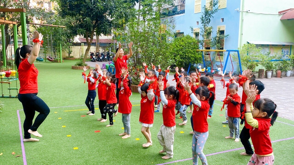 Giờ hoạt động Phát triển vận động của các bé lớp B3