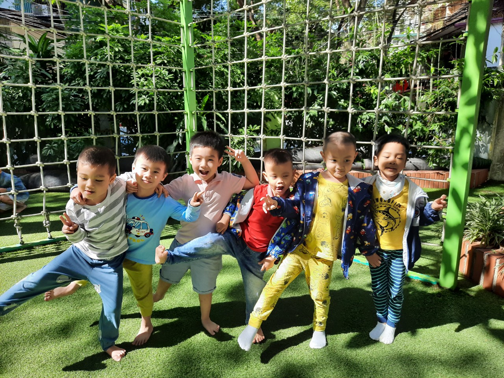 Hoạt động ngoài trời của các bạn nhỏ lớp A1