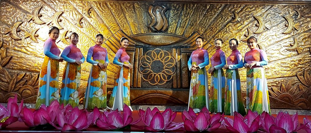 Cô và trò lớp MGL A1 hưởng ứng tuần lễ Áo dài