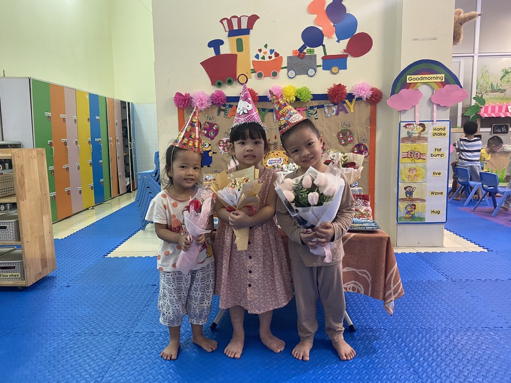 Lớp C2 chúc mừng sinh nhật các bạn tháng 11