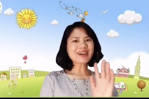 PTVĐ: Bò theo hương thẳng có mang vật trên lưng. Cô giáo Âu Nguyên lớp Nhà trẻ D1