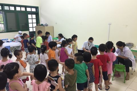 Trường mầm non Tuổi Hoa Tổ chức khám sức khỏe đầu năm 2019-  2020