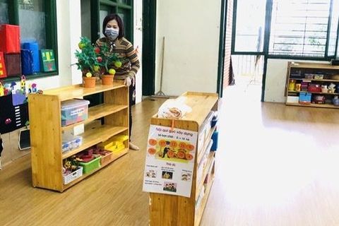 Trường mầm non Tuổi Hoa tổng vệ sinh phòng chống dịch bệnh Covid - 19, sinh hoạt chuyên môn sau kỳ nghỉ tết Nguyên Đán