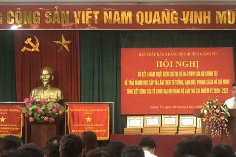Cấp Ủy Chi bộ trường mầm non Tuổi Hoa dự Hội nghị sơ kết 4 năm thực hiện Chỉ thị số 05 -CT/TW của Bộ chính trị