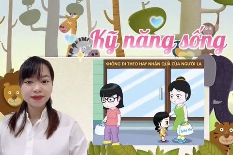 Kỹ năng sống : Không nhận quà và đi theo người lạ cùng cô giáo Đoàn Ly lớp MGB C2