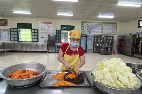 Trường mầm non Tuổi Hoa gợi ý cha mẹ học sinh món “ SALAD NGA" cho tr ẻ thời gian nghỉ dịch tại nhà.