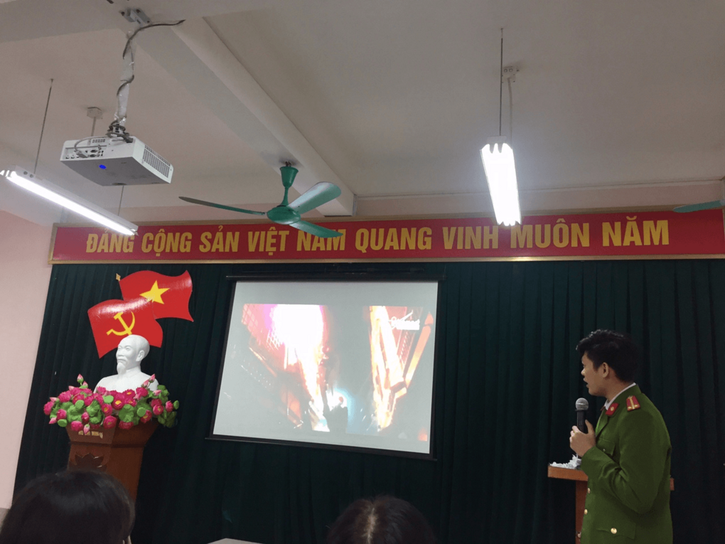 Trường mầm non Tuổi Hoa tập huấn công tác phòng cháy chữa cháy