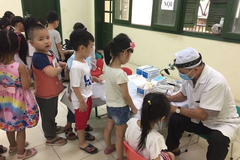 Trường mầm non Tuổi Hoa Tổ chức khám sức khỏe cho học sinh
