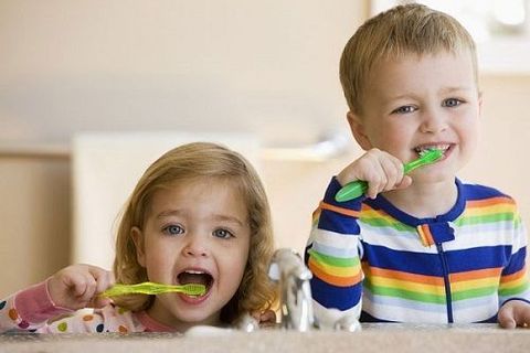 Dạy trẻ vệ sinh răng miệng ngay hôm nay