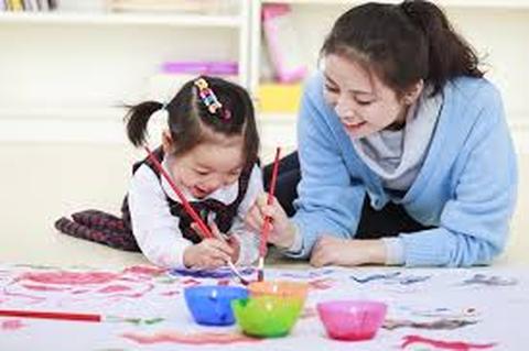 Trò chuyện đúng cách với trẻ nhỏ về dịch bệnh COVID-19