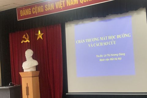 Trường mầm non Tuổi Hoa tập huấn bệnh về Mắt