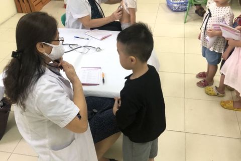 Trường mầm non Tuổi Hoa Tổ chức khám sức khỏe cho học sinh đầu năm học 2020 - 2021