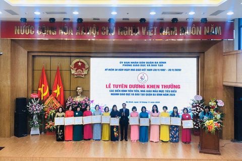 Trường mầm non Tuổi Hoa trong Lễ tuyên dương khen thưởng các điển hình tiên tiến năm học 2019-2020