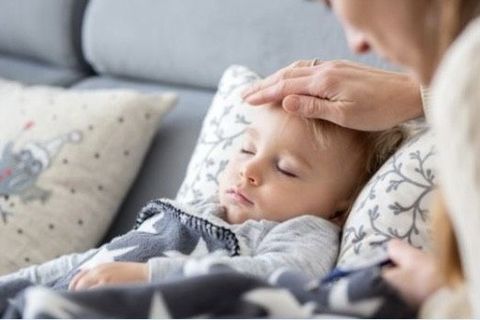 Sốt siêu vi ở trẻ - Cần xử trí đúng cách