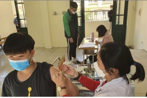 Quận Ba Đình: Tiếp tục tiêm vaccine phòng Covid-19 cho học sinh 13, 12 tuổi
