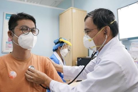 Người nhiễm Covid-19 ho kéo dài có dùng kháng sinh?