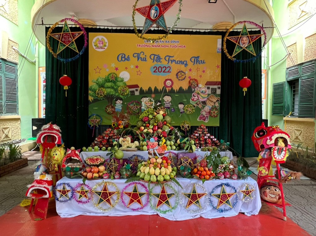 Hưởng ứng hoạt động " Vui Tết Trung Thu " cùng cô và trò lớp Mẫu giáo bé C2 trường mầm non Tuổi Hoa!