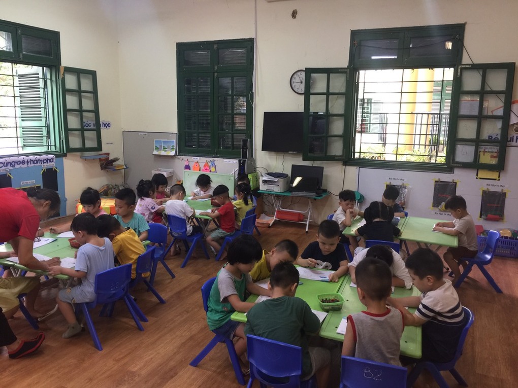 Cùng nhau tô, vẽ với các bé lớp Mẫu giáo nhỡ B2