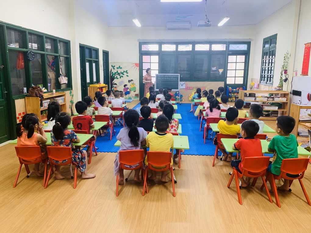 Làm quen với các nét cùng với các bé lớp mẫu giáo lớn A1