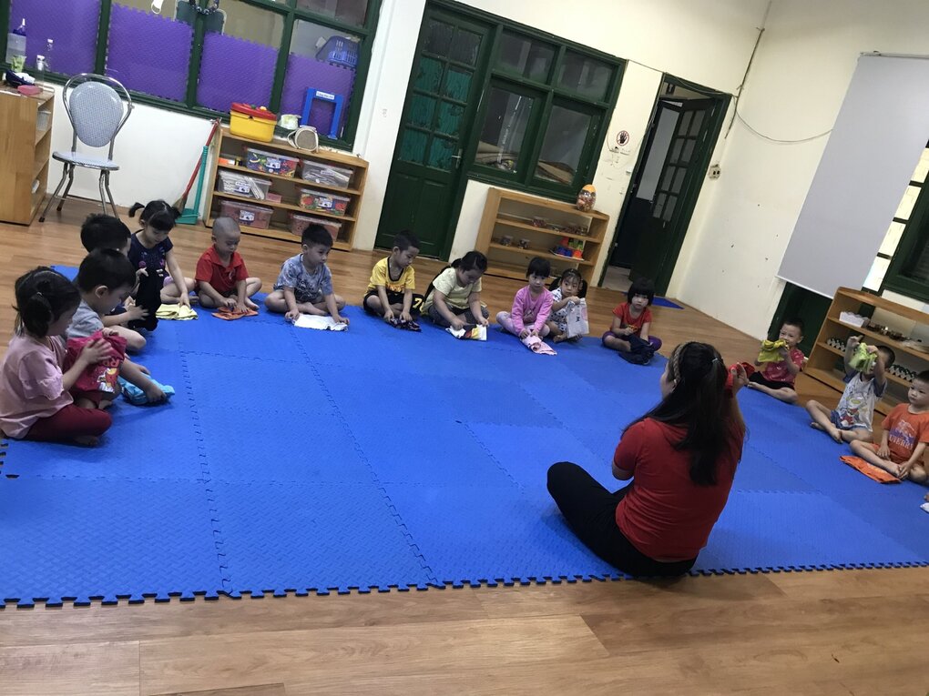 Kỹ năng gấp quần áo của các bé lớp Mẫu giáo nhỡ B2 !
