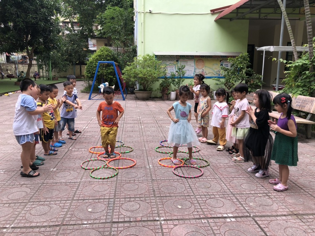 Cùng ra sân chơi với các bạn nhỏ B3