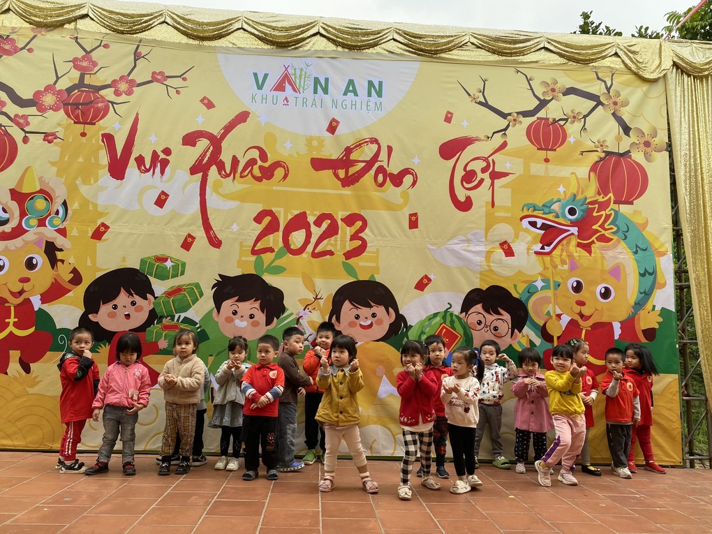 Lớp C2 tham quan khu trải nghiệm Vạn An