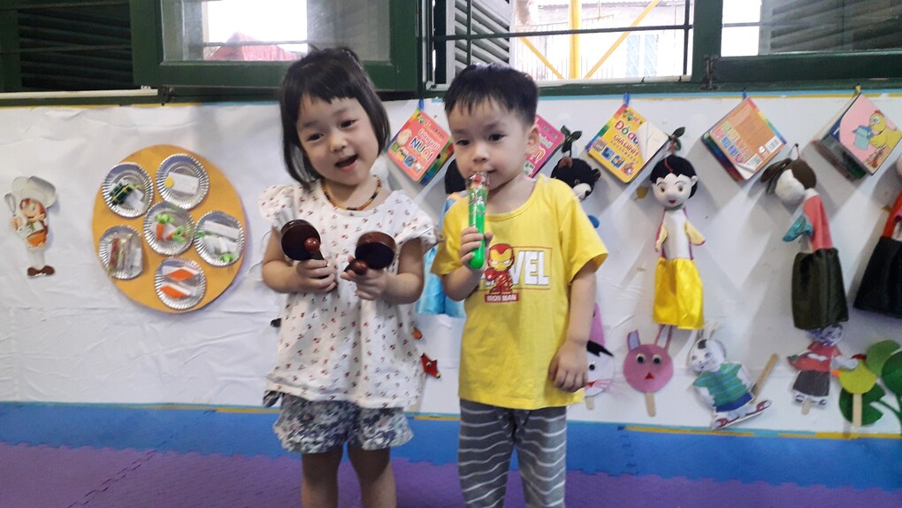 Hoạt động âm nhạc lớp nhà trẻ D1- trường mầm non Tuổi Hoa