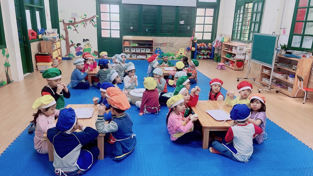 Hoạt động bé tập làm nội trợ với các bạn lớp mẫu giáo lớn A1- trường mầm non Tuổi Hoa