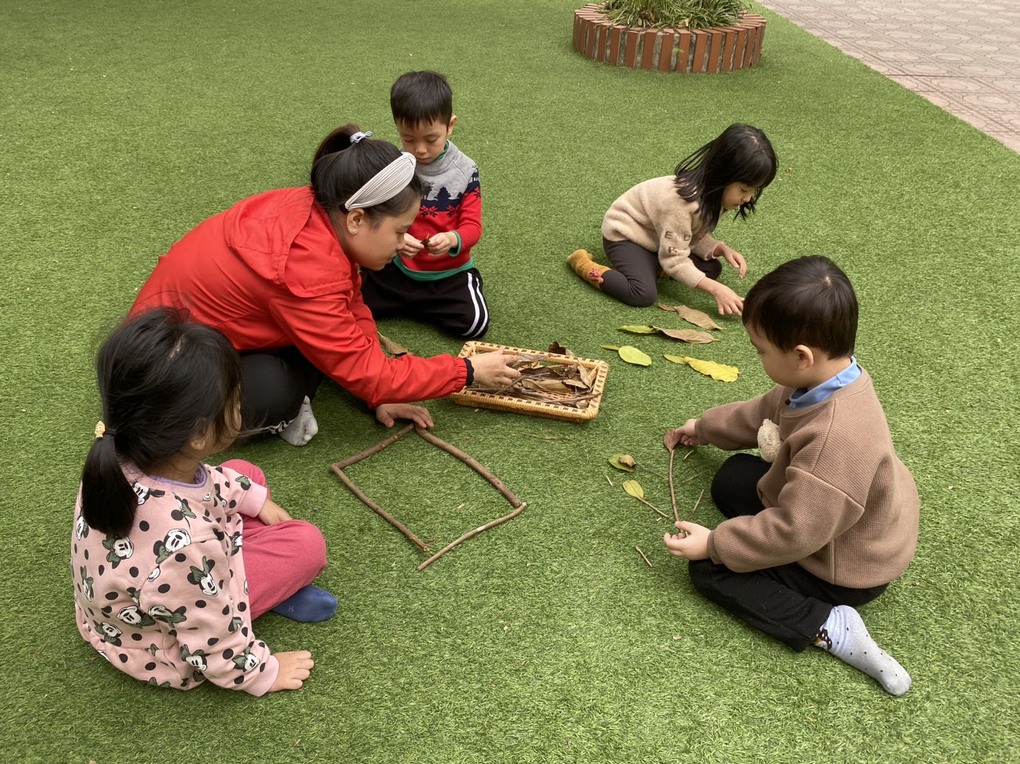 Hoạt động ngoài trời cùng với các bé lớp mẫu giáo nhỡ B2!