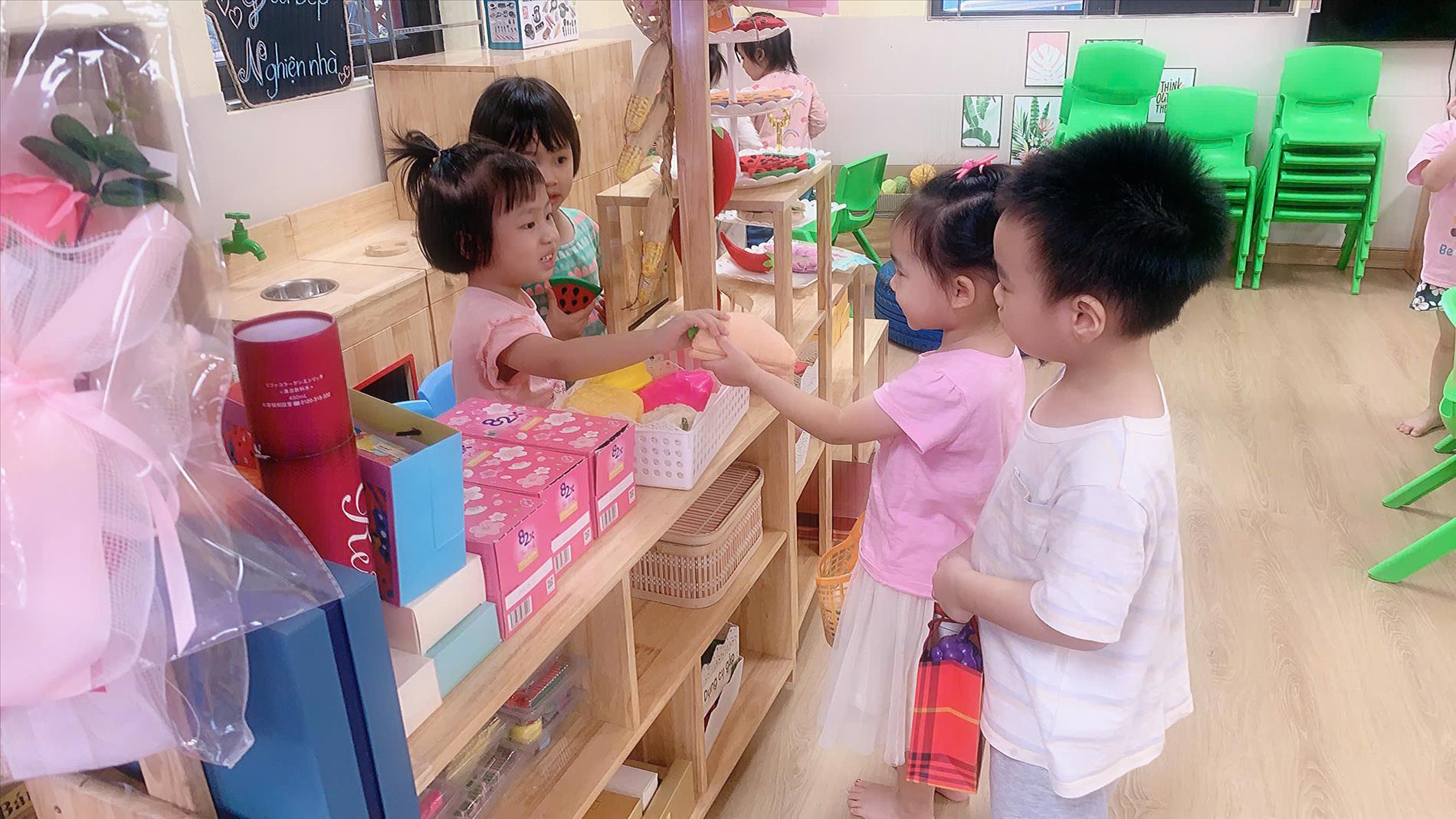 Giờ hoạt động góc của các bé lớp C2