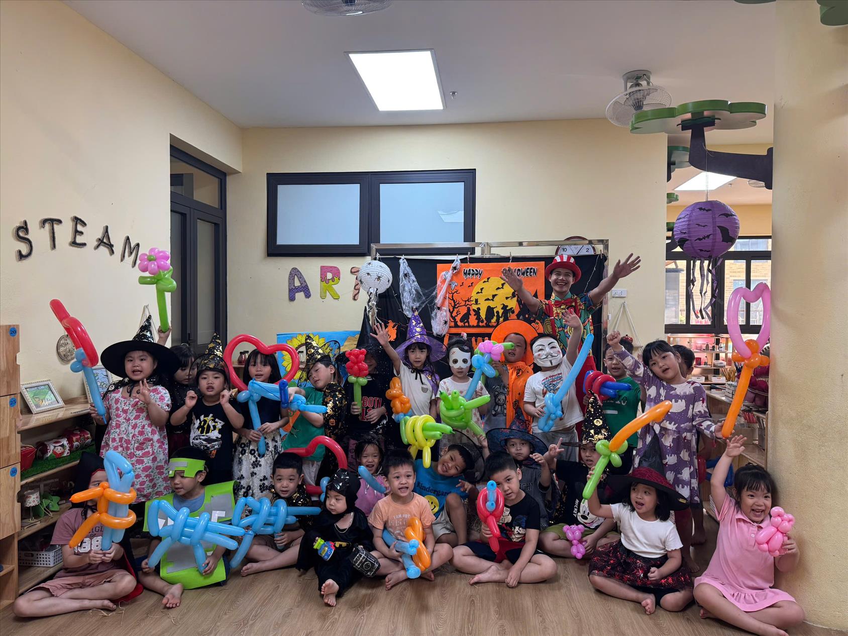 Cùng hòa mình trong lễ hội Halloween với các bạn lớp A3 nhé