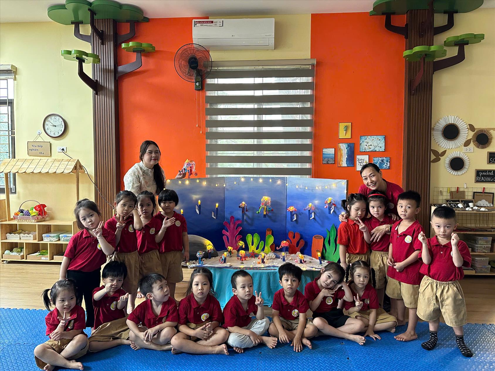 Cô Trần Phương Anh  lớp MGN B1 tham gia hội thi Gv giỏi cấp trường với hoạt động động  tạo hình - đề tài " Làm con bạch tuộc"