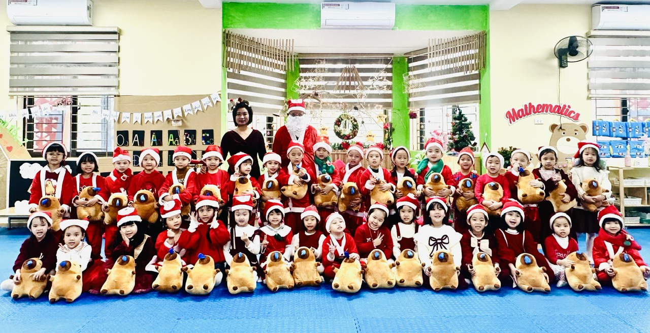 🌲🌲🌲 Giáng sinh các bé lớp A4 lấp lánh với những khoảng khắc của tình thương  , tiếng cười  🥰 🥰🥰