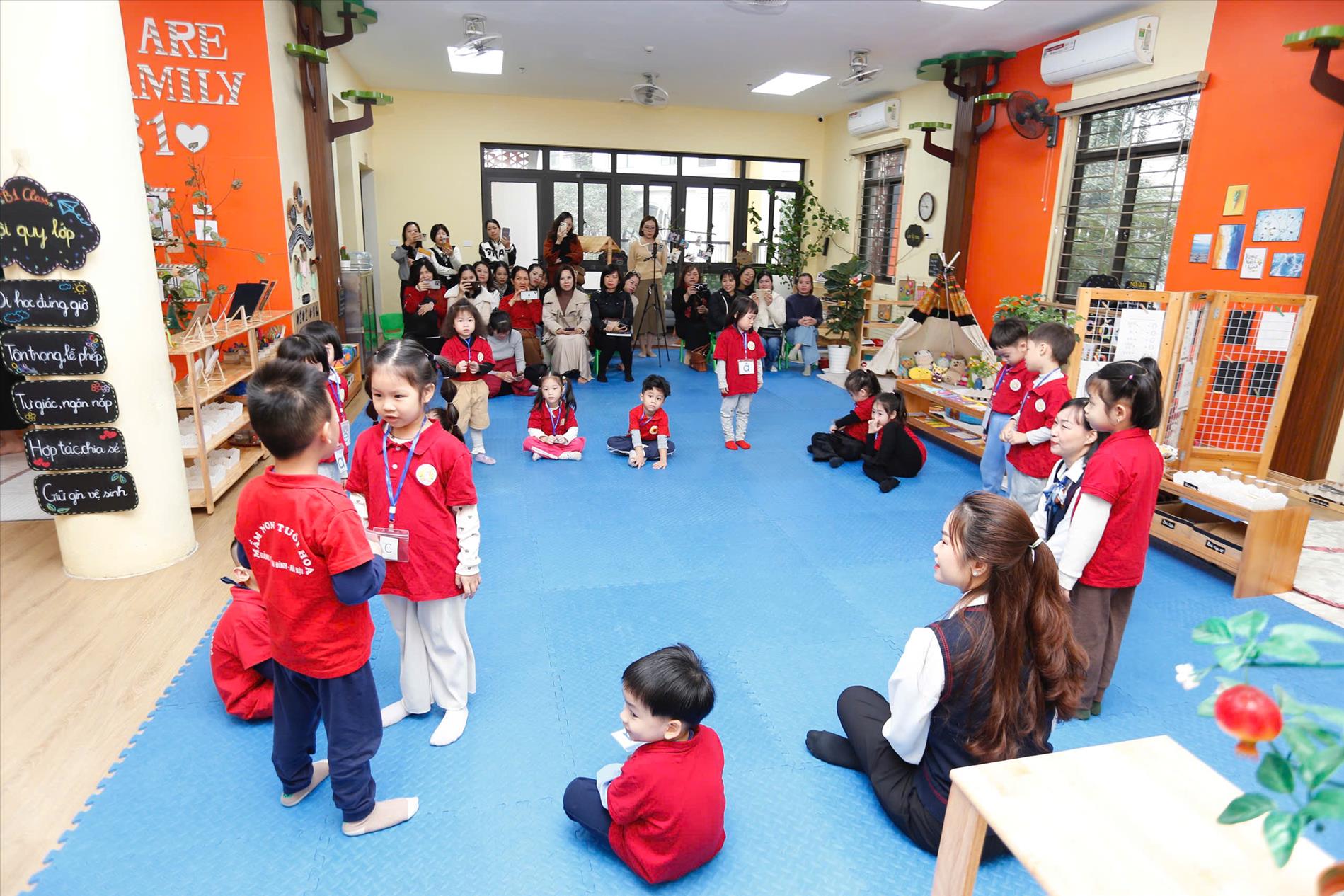 Lớp MGN B1 tham gia hoạt động làm điểm chuyên đề "Phát triển chương trình Nhà trường và xây dựng môi trường giáo dục phát huy tính tích cực của trẻ".