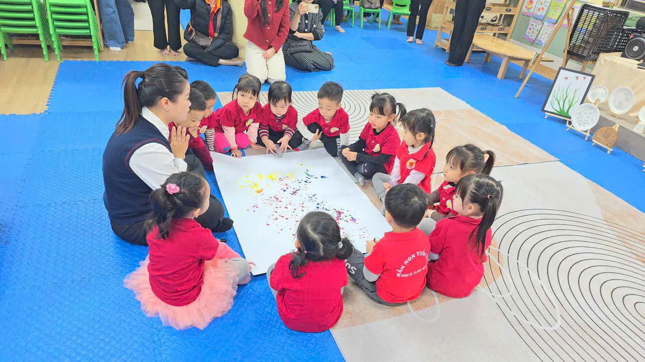 Lớp MGB C1 tham gia hoạt động làm điểm chuyên đề "Phát triển chương trình Nhà trường và xây dựng môi trường giáo dục phát huy tính tích cực của trẻ"