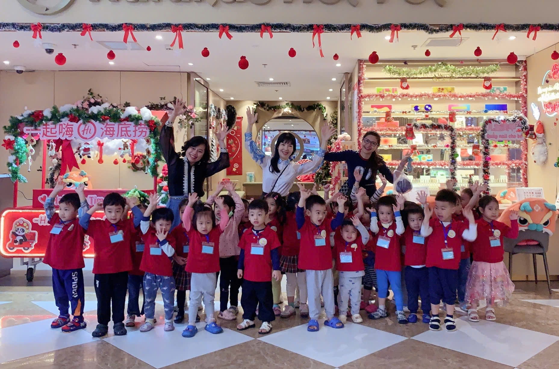 Trường mầm non Tuổi Hoa tổ chức cho trẻ toàn trường đi tham quan trải nghiệm tại Vinke -Time City