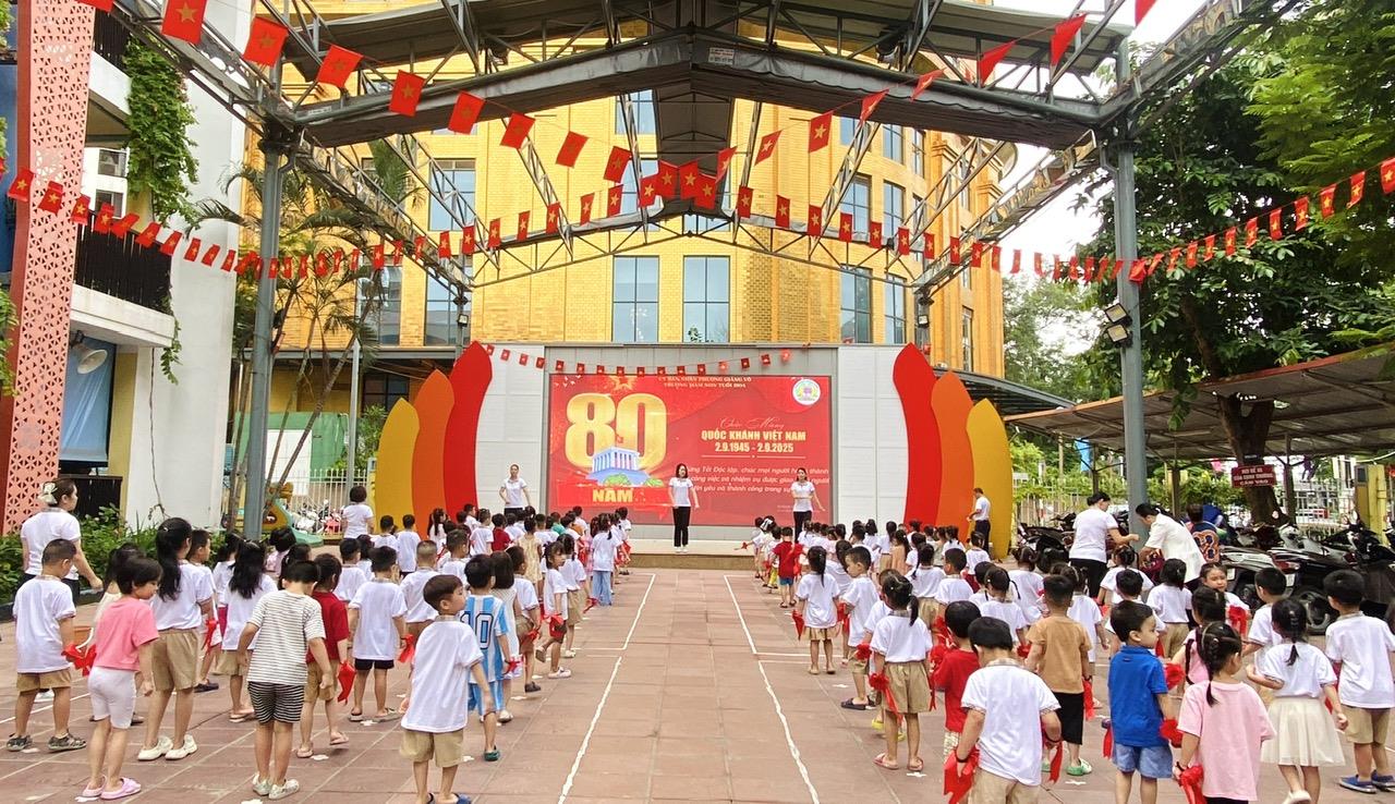 “Việt Nam trong tim” của các bé trường mầm non Tuổi Hoa, Giảng Võ chào mừng 80 năm ngày Quốc Khánh 2/9
