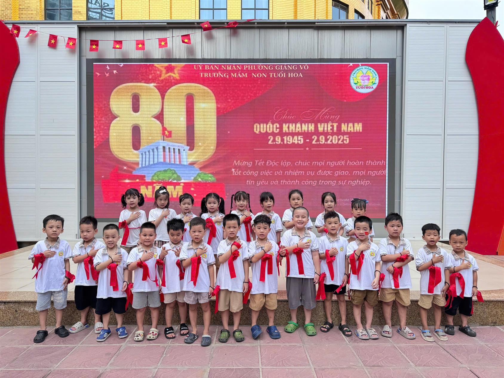 "Tổ quốc trong tim" - các bé lớp A3 hân hoan chào mừng kỷ niệm 80 năm Quốc khánh 2/9