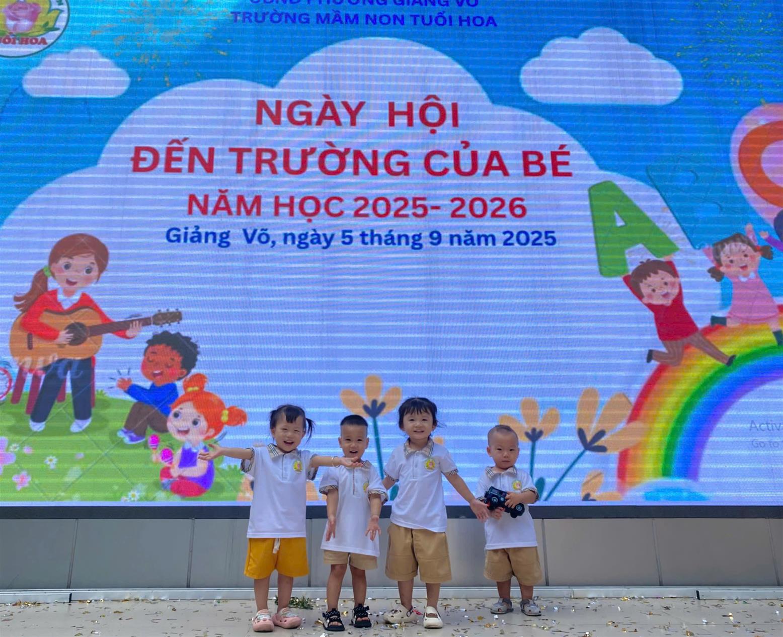 "Ngày đầu tiên đến lớp" - Chào mừng các thiên thần nhỏ của lớp nhà trẻ D1