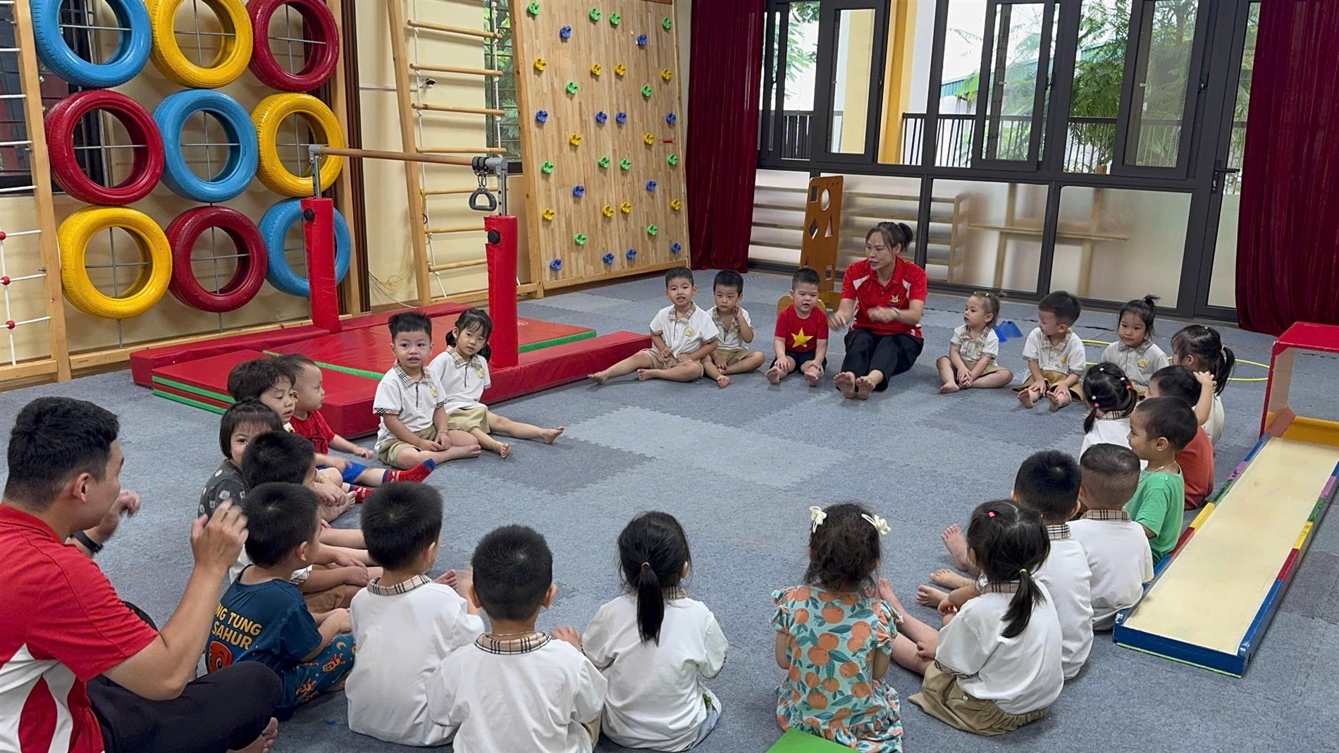 Các bé lớp C1 tham gia "Ngày hội Gymkid" tại Trường Mầm non Tuổi Hoa