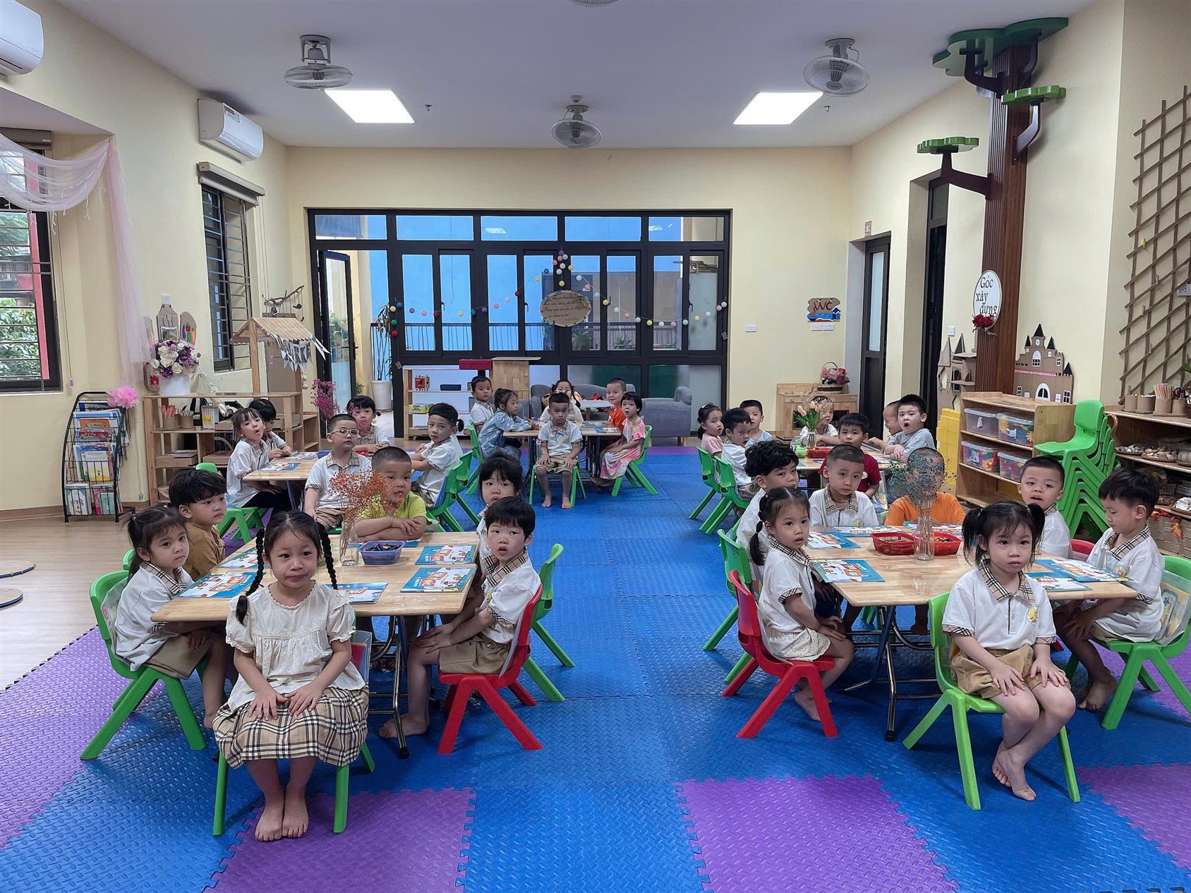 Bé làm họa sĩ – Tô màu chiếc ô đáng yêu”