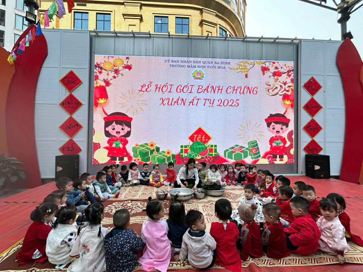 Các bé lớp D1 hào hứng tham gia “Lễ hội gói bánh chưng”