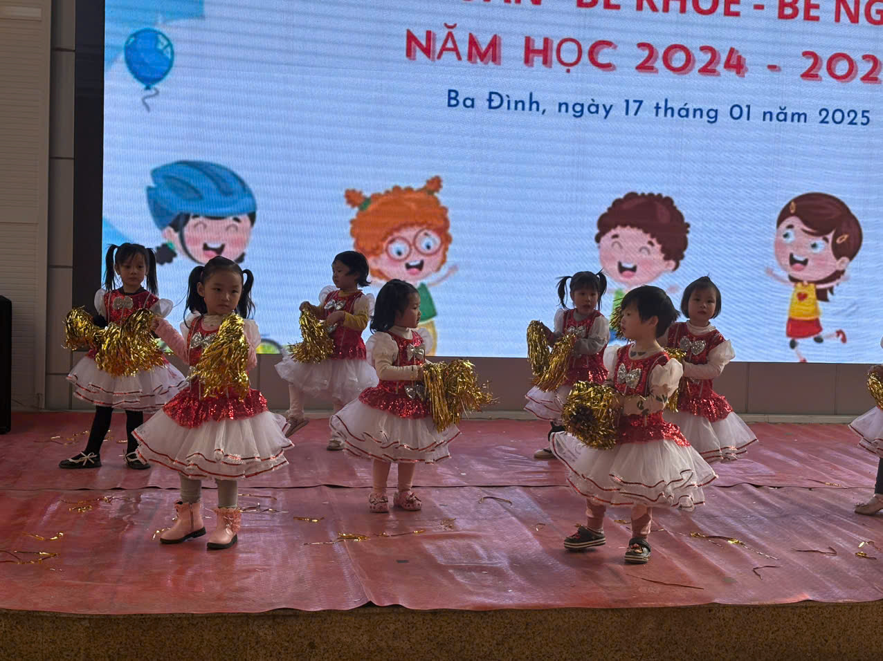 Các bé lớp Mẫu giáo bé C3 hân hoan tham gia hội thi bé khỏe bé ngoan .