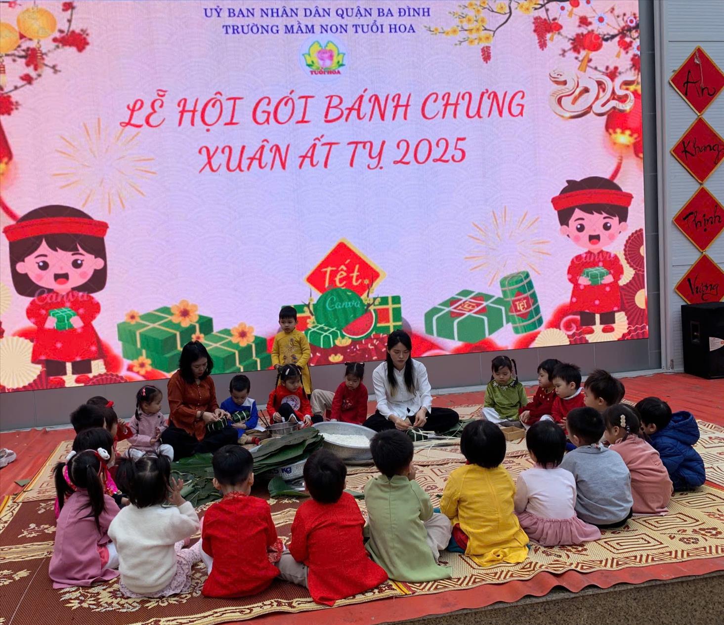 Các bé lớp C2 tham gia lễ hội "Gói bánh chưng"