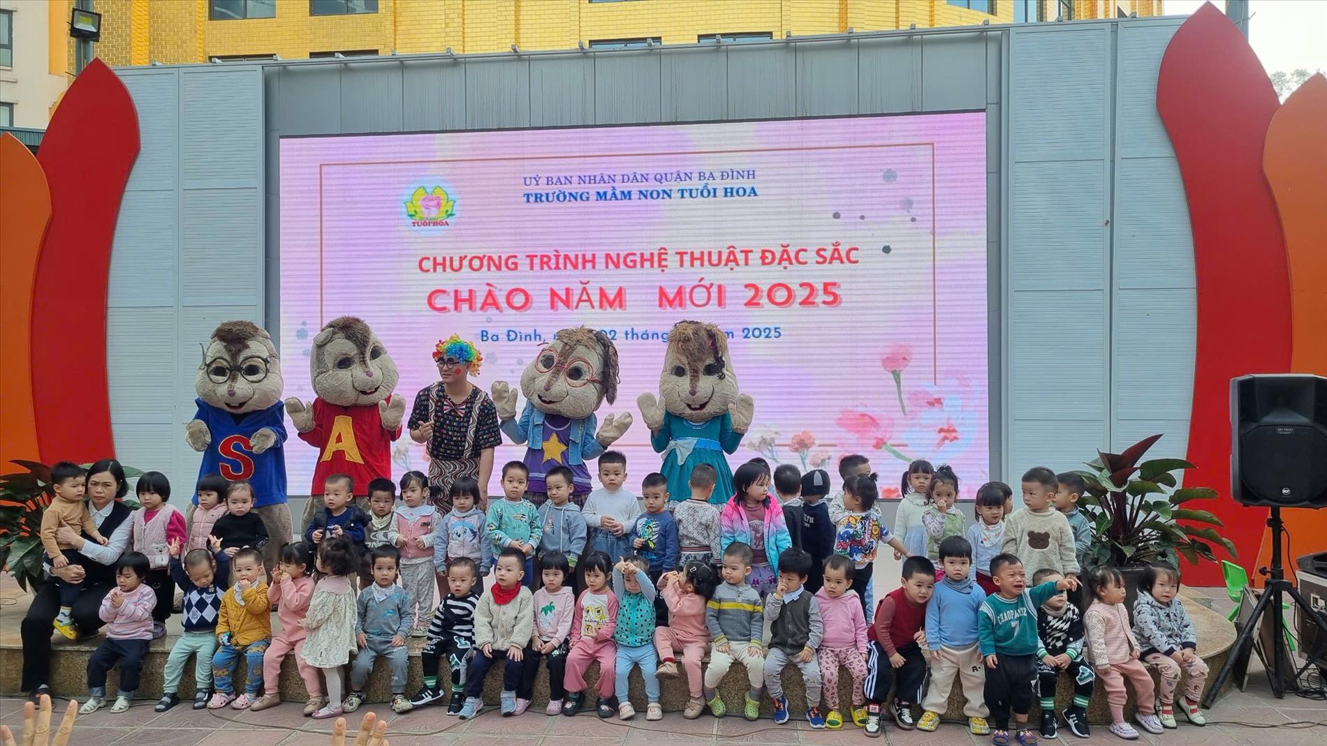Lớp nhà trẻ D2 hân hoan tham gia chương trình nghệ thuật chào năm mới 2025