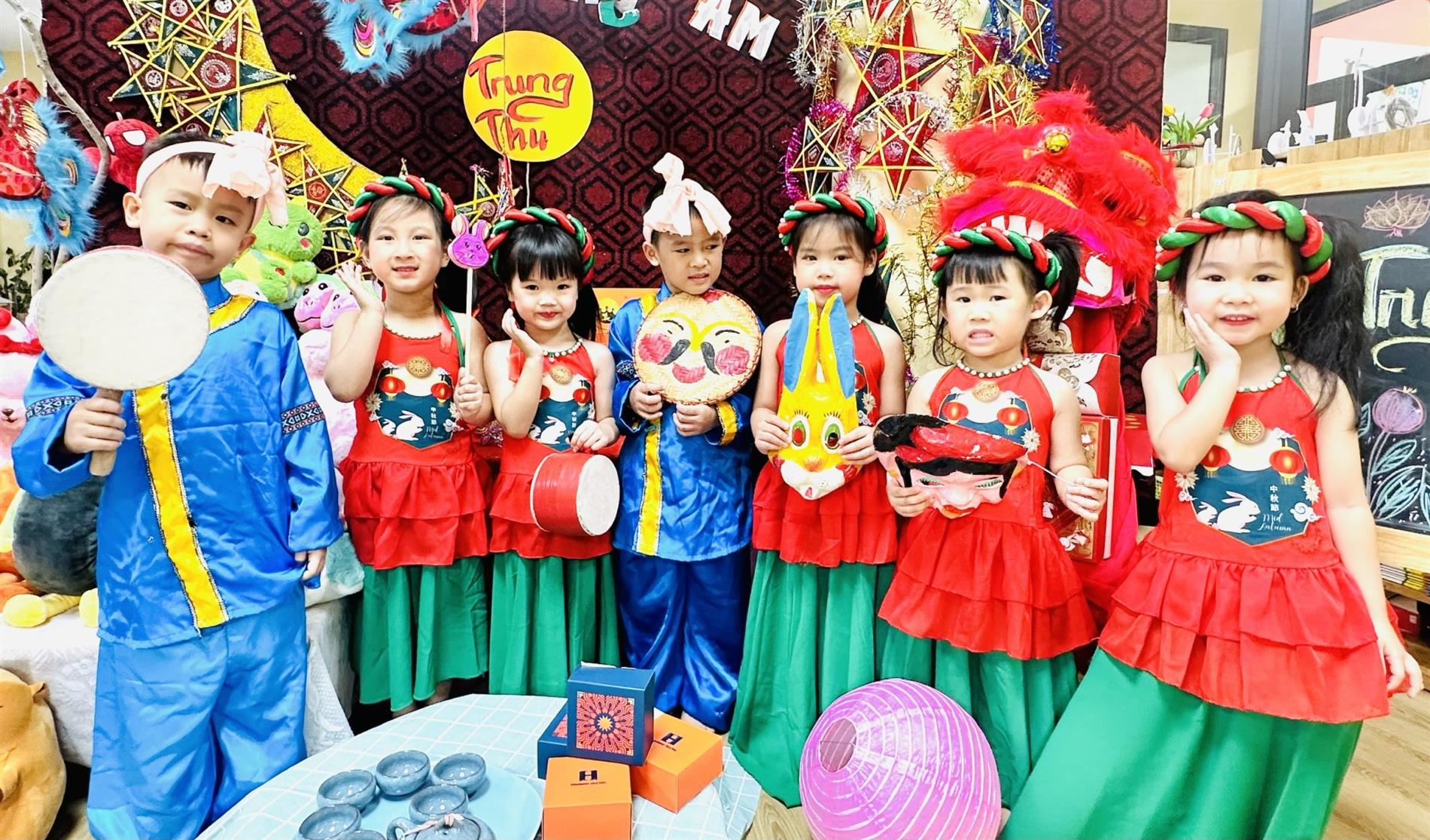 🌕 Trung thu về  ngập tràn sắc màu của các bé lớp nhỡ B2